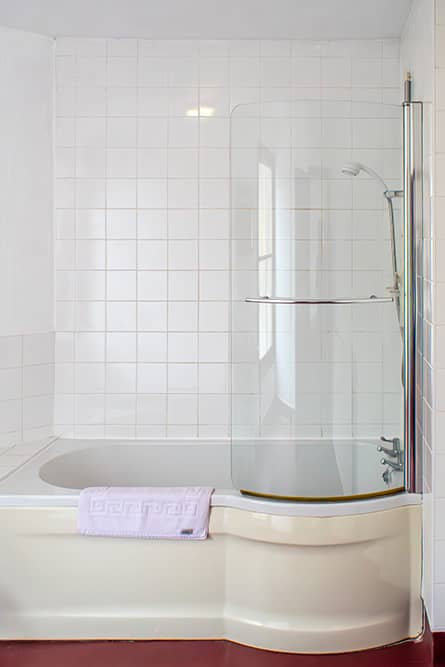 Room with en suite bathroom